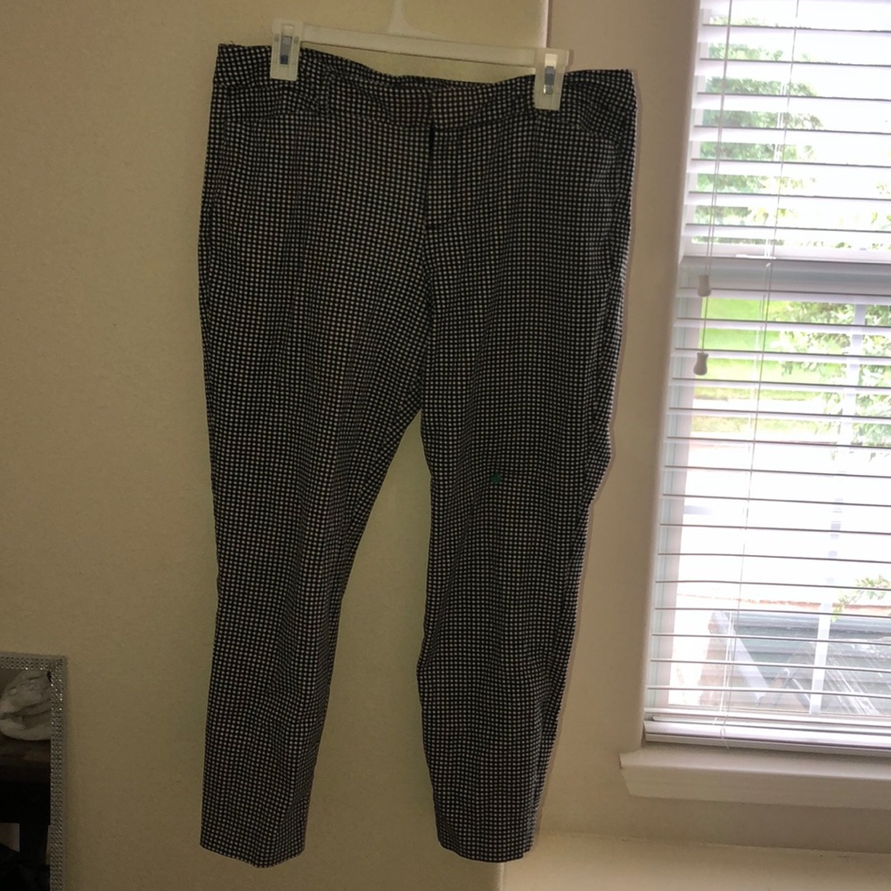 Old Navy Mid-Rise Plaid Pant. Size:14